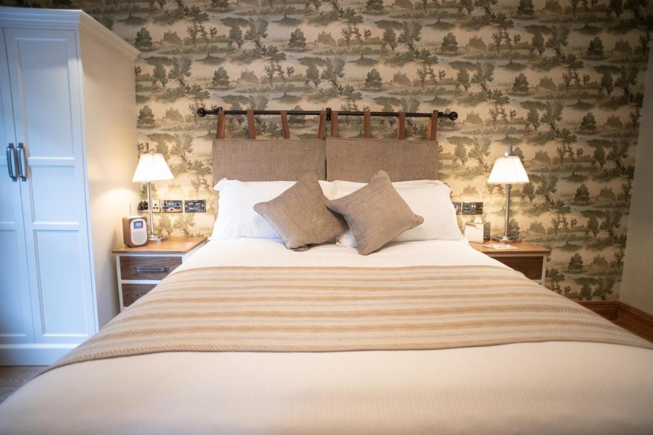 Cromwell Arms Country Pub With 4* Romsey